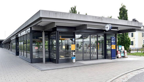 Estación de trenes de la pequeña localidad alemana de Unterföhring